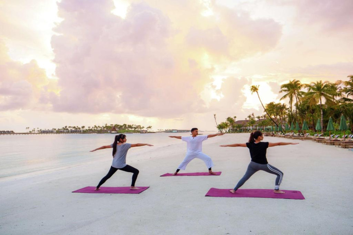 yoga-maldives-1200x800